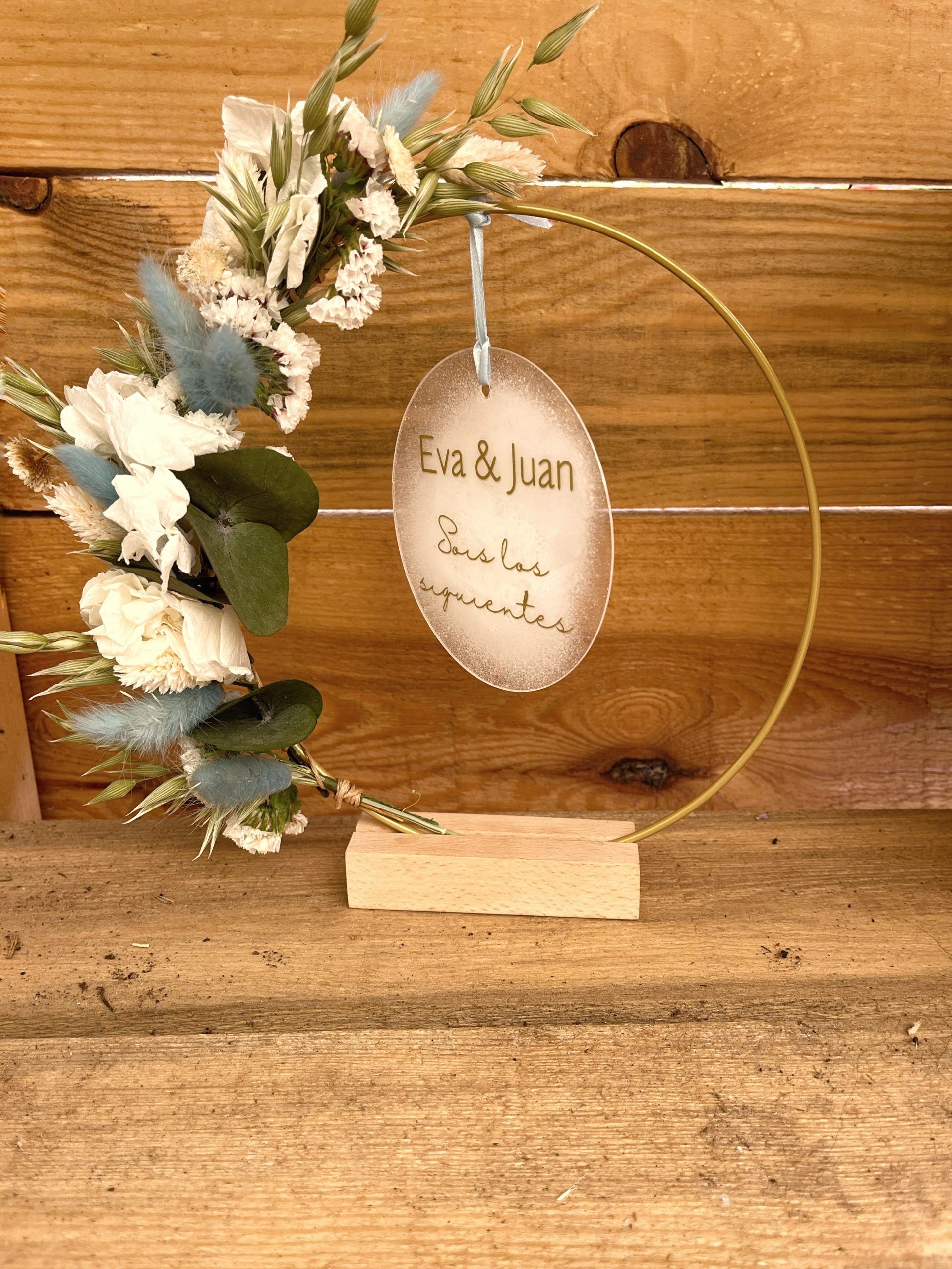 Aro de flores secas con base