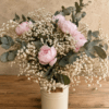 Ramo de peonias preservadas con paniculata