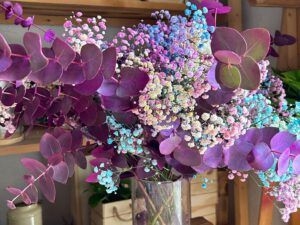 RAMO ARCOIRIS CON EUCALIPTO MORADO.jpg