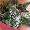 ramo de navidad con piñas